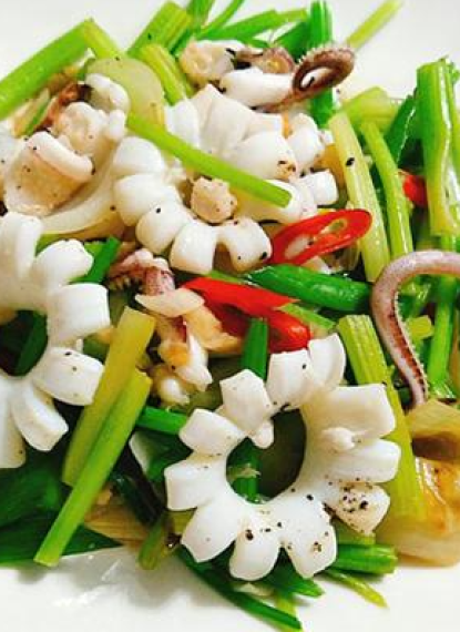 Mực Xào Hành Cần
