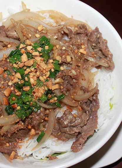 Bún Thịt Bò Xào Hành Tây